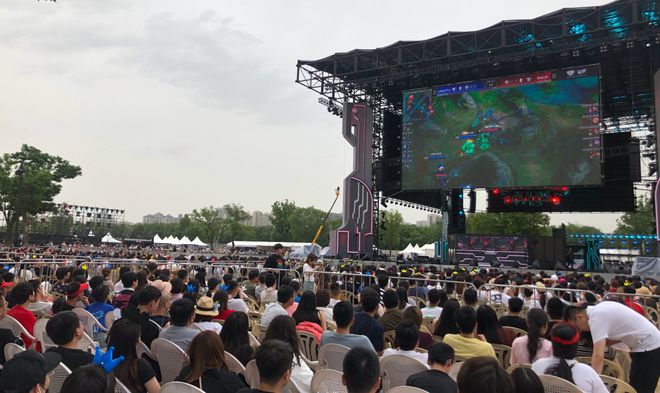 来越多人自 来越多人自