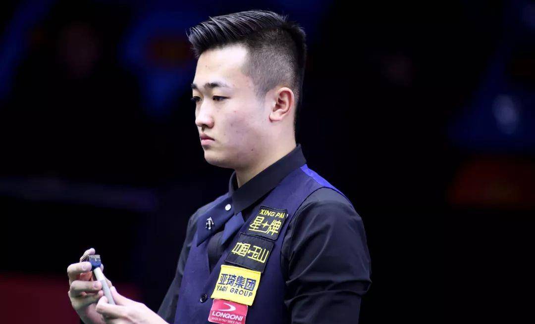 蔡佩颖背靠 蔡佩颖背靠